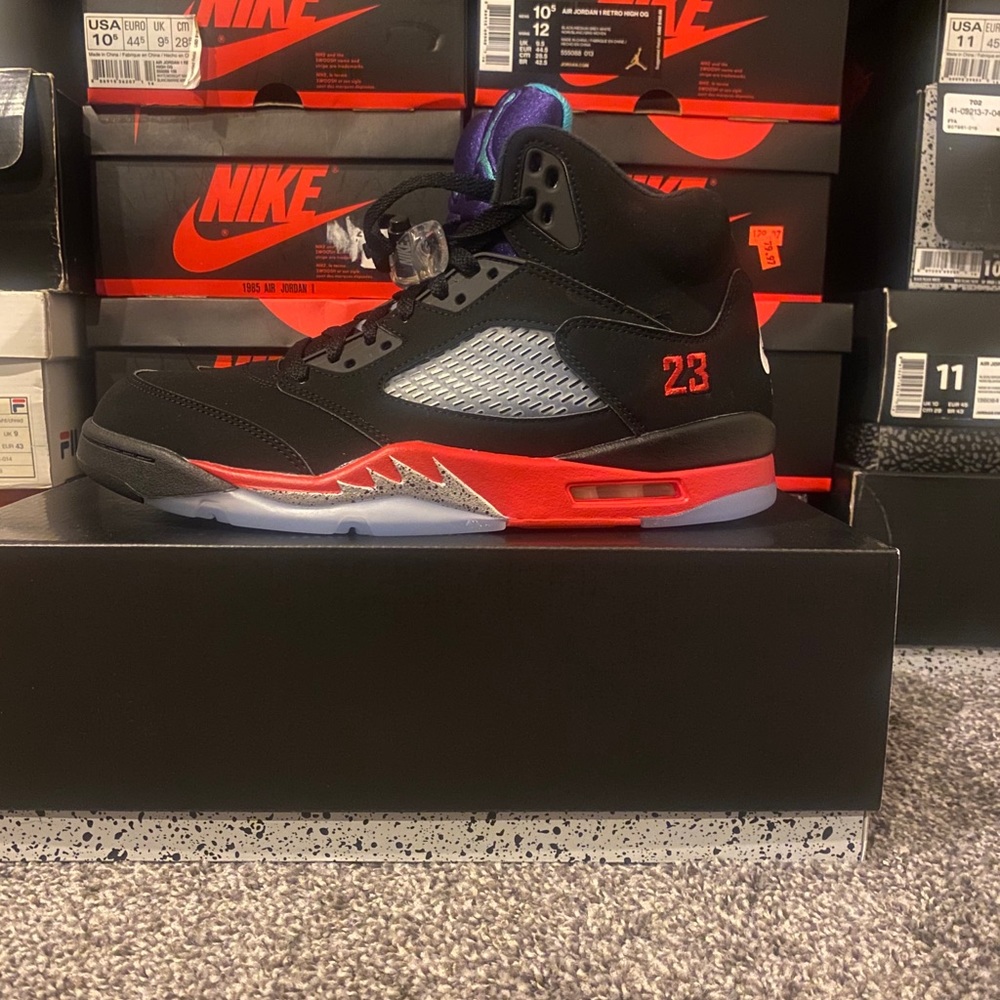 SOLD : Jordan Retro 5